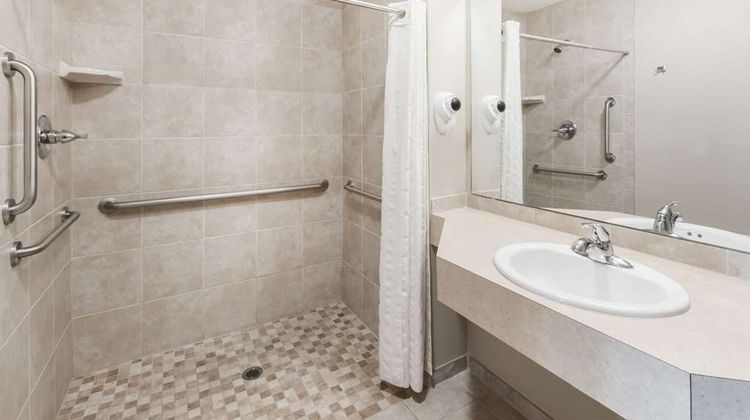Howard Johnson of Traverse City Room