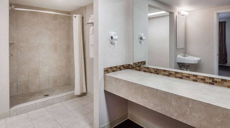 Howard Johnson of Traverse City Room
