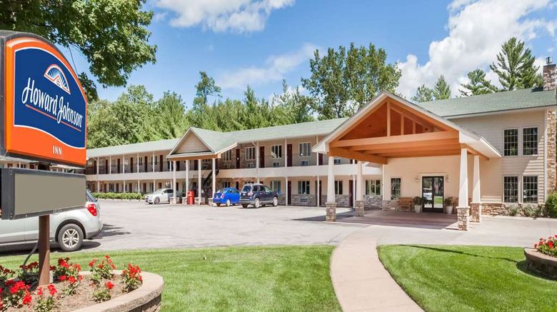 Howard Johnson of Traverse City Exterior. Images powered by <a href="https://iceportal.shijigroup.com" target="_blank" rel="noopener">Ice Portal</a>.