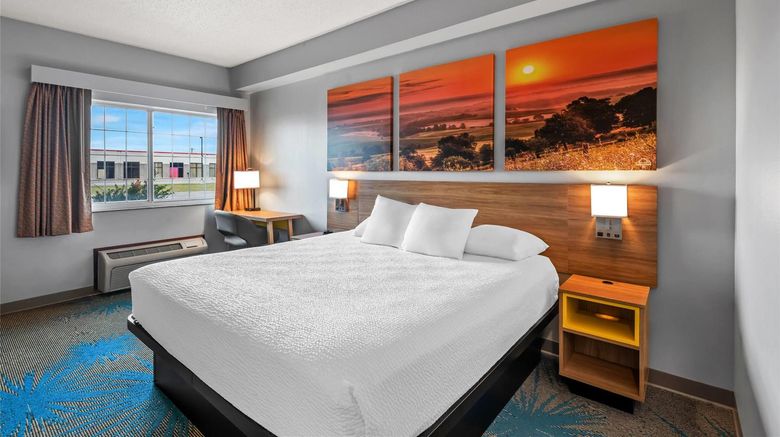 <b>Days Inn Carroll Suite</b>. Images powered by <a href="https://iceportal.shijigroup.com/" title="IcePortal" target="_blank">IcePortal</a>.