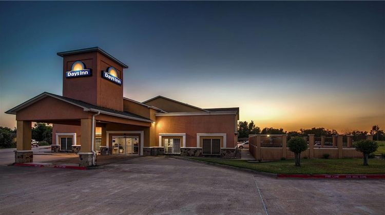 Days Inn Rockdale Texas Exterior