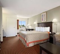 Days Inn & Suites Rancho Cordova Room