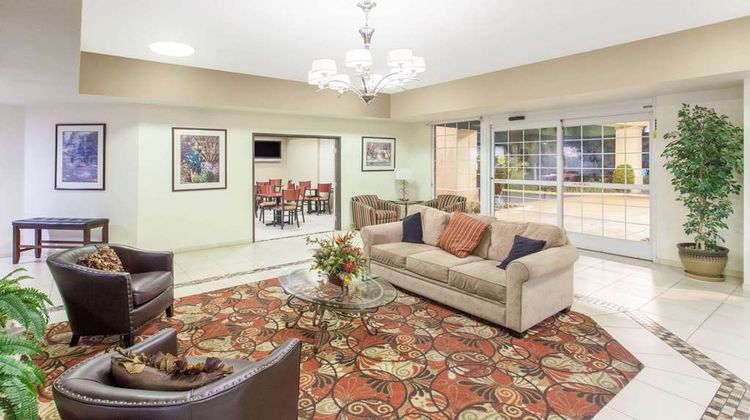 Ramada Fresno Northwest Lobby
