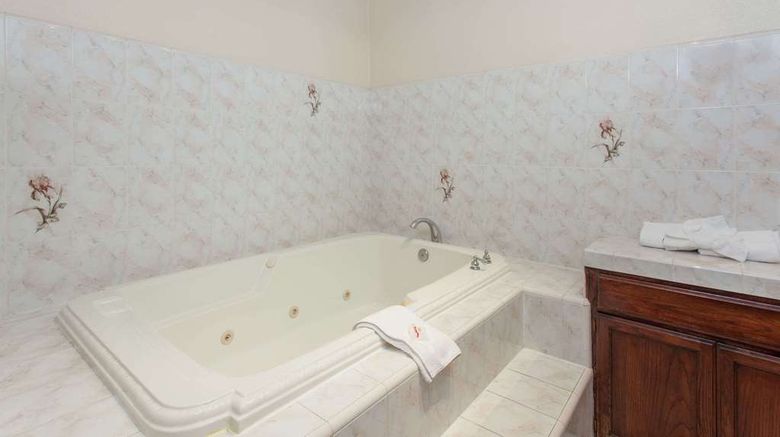 <b>Ramada Fresno Northwest Room</b>. Images powered by <a href="https://iceportal.shijigroup.com/" title="IcePortal" target="_blank">IcePortal</a>.