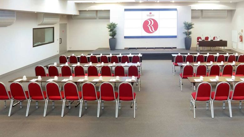 <b>Ramada Plaza Milano Meeting</b>. Images powered by <a href="https://iceportal.shijigroup.com/" title="IcePortal" target="_blank">IcePortal</a>.