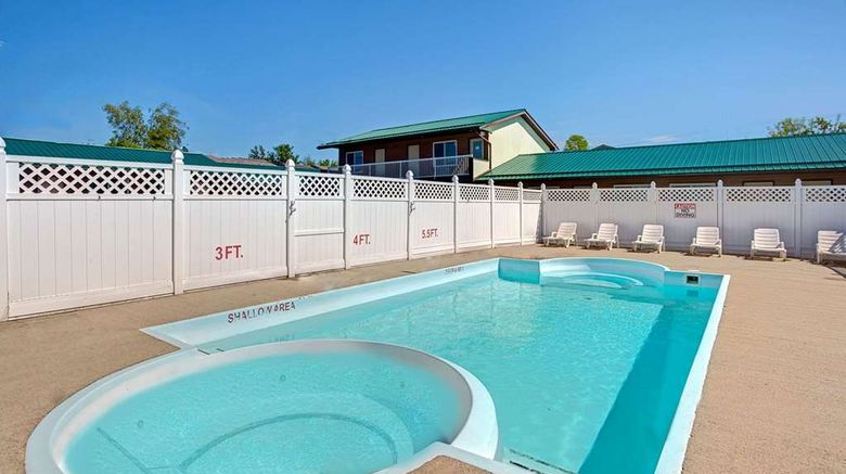 <b>Howard Johnson Inn Gananoque Pool</b>. Images powered by <a href="https://iceportal.shijigroup.com/" title="IcePortal" target="_blank">IcePortal</a>.