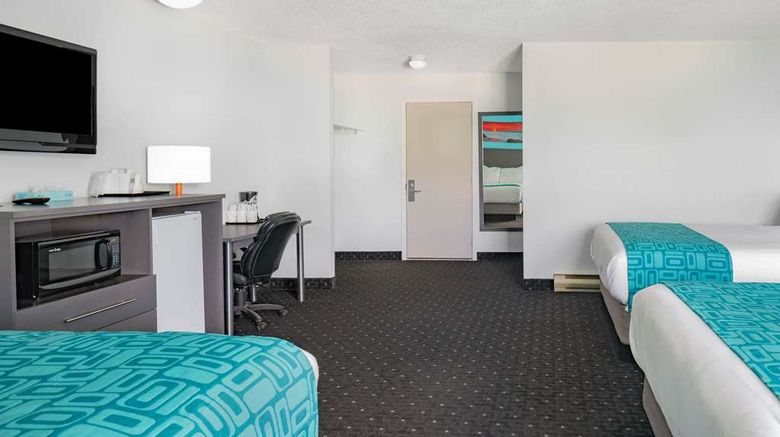 <b>Howard Johnson Inn Gananoque Suite</b>. Images powered by <a href="https://iceportal.shijigroup.com/" title="IcePortal" target="_blank">IcePortal</a>.