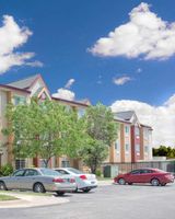 Days Inn & Suites Hutchinson