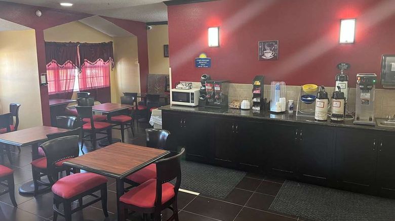 <b>Days Inn & Suites Hutchinson Other</b>. Images powered by <a href="https://iceportal.shijigroup.com/" title="IcePortal" target="_blank">IcePortal</a>.