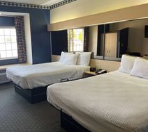 Days Inn & Suites Hutchinson Room