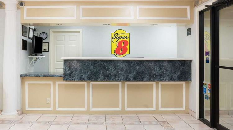 Super 8 Sealy Lobby
