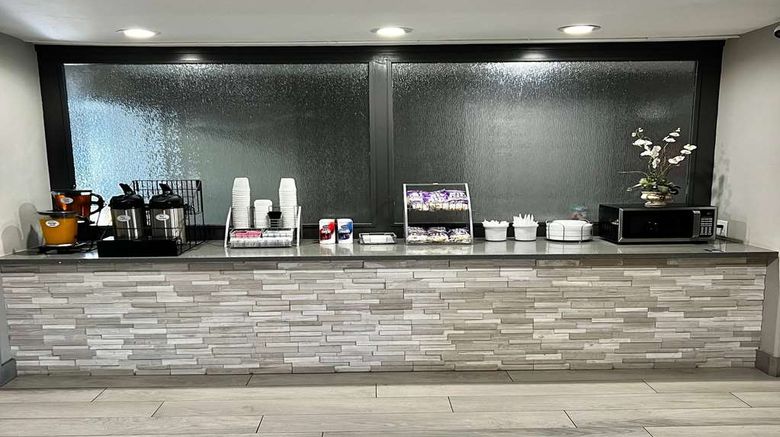 <b>Super 8 Sealy Lobby</b>. Images powered by <a href="https://iceportal.shijigroup.com/" title="IcePortal" target="_blank">IcePortal</a>.