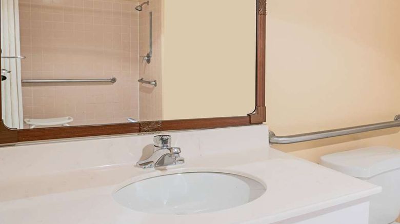 <b>Super 8 Sealy Room</b>. Images powered by <a href="https://iceportal.shijigroup.com/" title="IcePortal" target="_blank">IcePortal</a>.