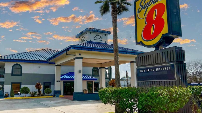 <b>Super 8 Sealy Exterior</b>. Images powered by <a href="https://iceportal.shijigroup.com/" title="IcePortal" target="_blank">IcePortal</a>.