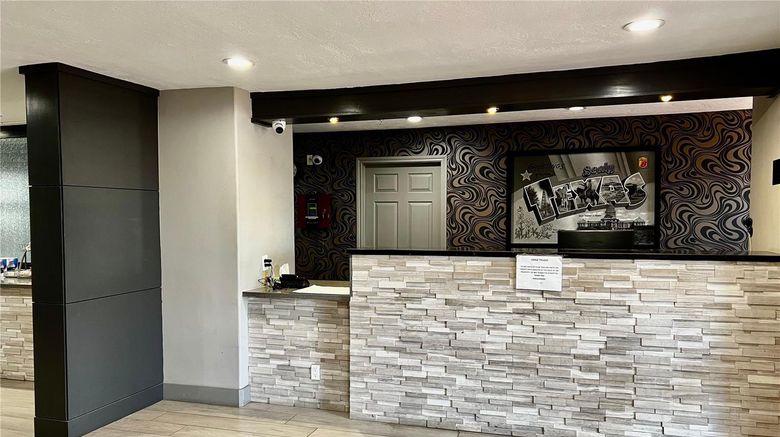 <b>Super 8 Sealy Lobby</b>. Images powered by <a href="https://iceportal.shijigroup.com/" title="IcePortal" target="_blank">IcePortal</a>.