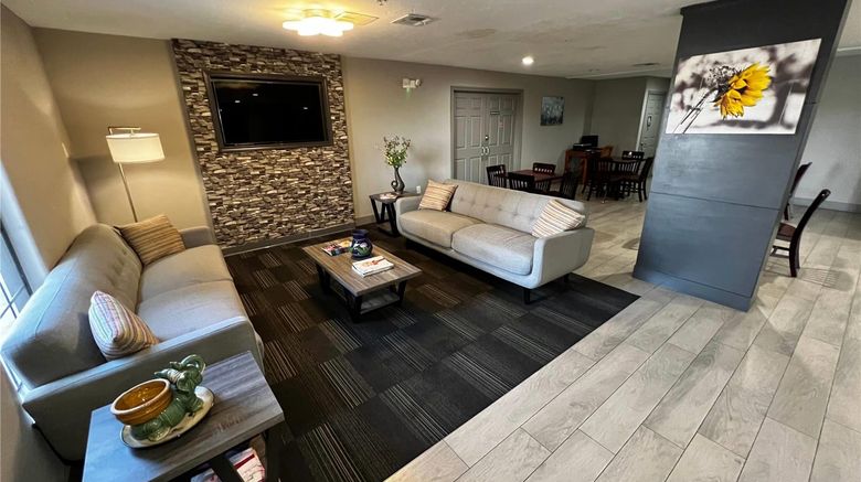 <b>Super 8 Sealy Lobby</b>. Images powered by <a href="https://iceportal.shijigroup.com/" title="IcePortal" target="_blank">IcePortal</a>.