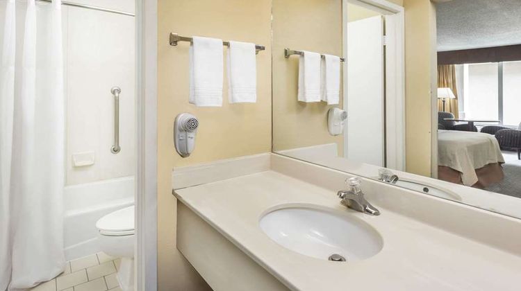 Days Inn Jennings Room