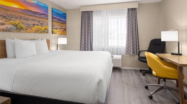 Days Inn & Suites Airport Albuquerque Suite