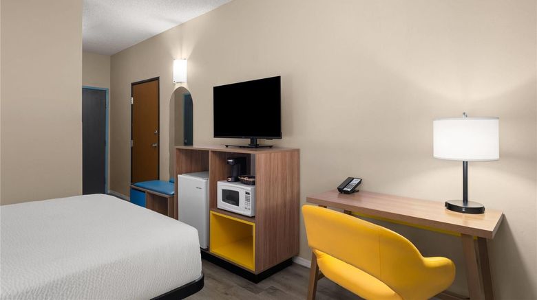 <b>Days Inn & Suites Airport Albuquerque Room</b>. Images powered by <a href="https://iceportal.shijigroup.com/" title="IcePortal" target="_blank">IcePortal</a>.