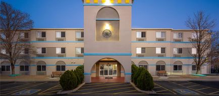 Days Inn & Suites Airport Albuquerque Exterior