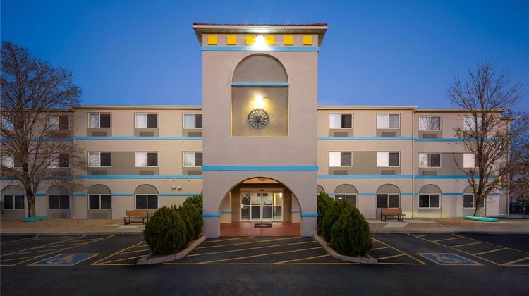 Days Inn & Suites Airport Albuquerque Exterior