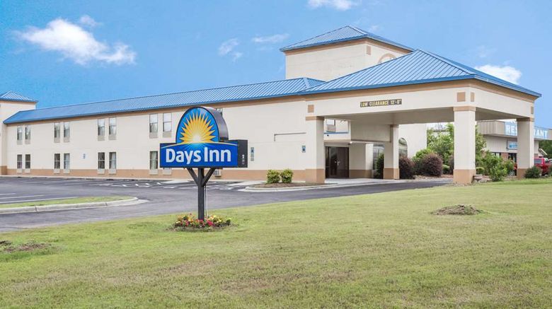 <b>Days Inn Selma Exterior</b>. Images powered by <a href="https://iceportal.shijigroup.com/" title="IcePortal" target="_blank">IcePortal</a>.