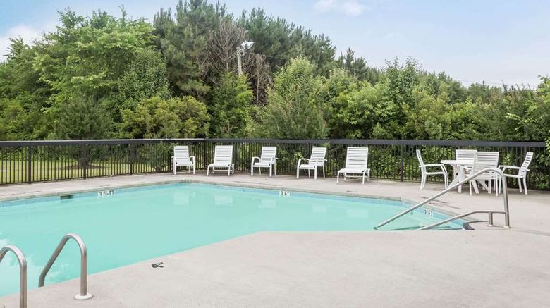 <b>Days Inn Selma Pool</b>. Images powered by <a href="https://iceportal.shijigroup.com/" title="IcePortal" target="_blank">IcePortal</a>.