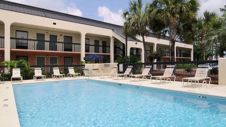<b>Baymont Inn & Suites Tallahassee Pool</b>. Images powered by <a href="https://iceportal.shijigroup.com/" title="IcePortal" target="_blank">IcePortal</a>.