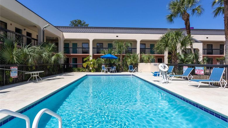 <b>Baymont Inn & Suites Tallahassee Pool</b>. Images powered by <a href="https://iceportal.shijigroup.com/" title="IcePortal" target="_blank">IcePortal</a>.