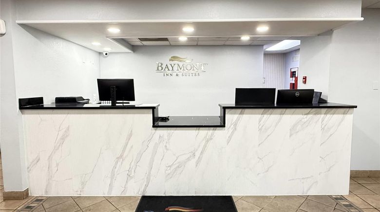 <b>Baymont Inn & Suites Tallahassee Lobby</b>. Images powered by <a href="https://iceportal.shijigroup.com/" title="IcePortal" target="_blank">IcePortal</a>.