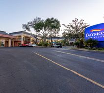 Baymont Inn & Suites Tallahassee Exterior