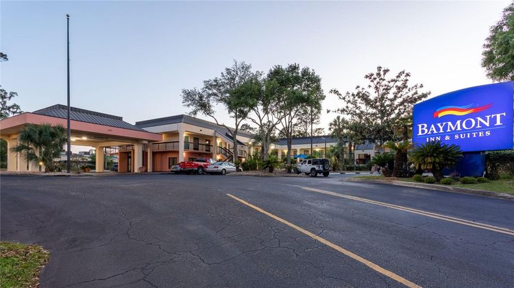 Baymont Inn & Suites Tallahassee Exterior