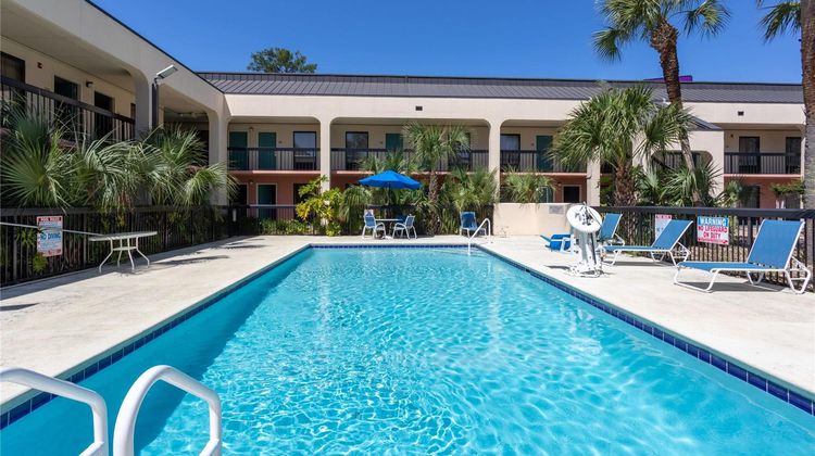 Baymont Inn & Suites Tallahassee Pool