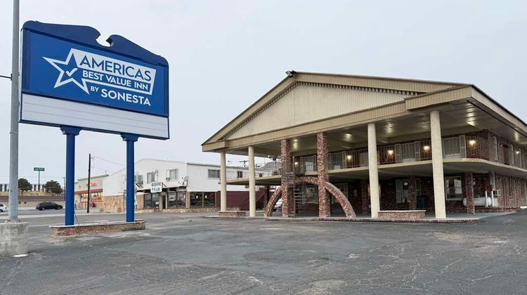 Americas Best Value Inn Wendover Exterior
