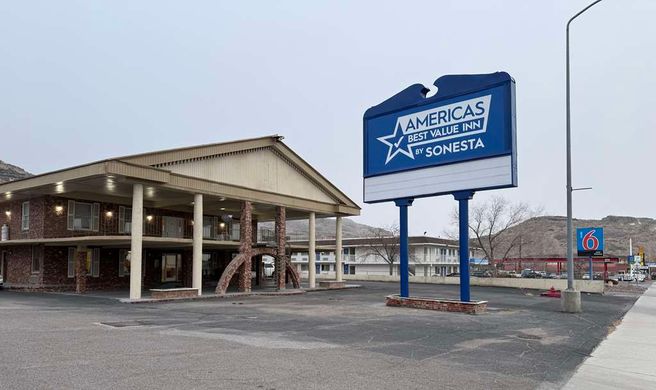 Americas Best Value Inn Wendover Exterior