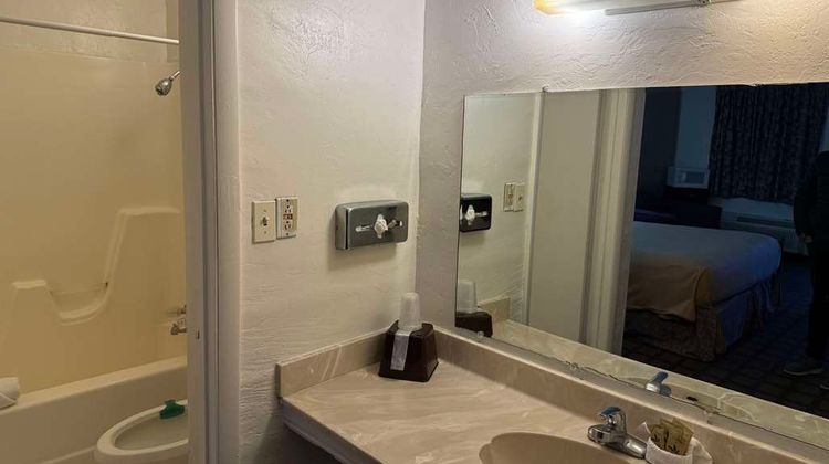 Americas Best Value Inn Wendover Room