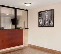 Super 8 Rahway/Newark Lobby