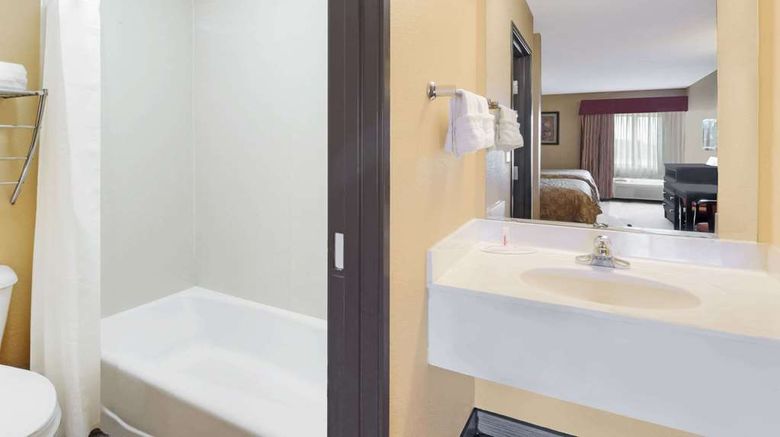 <b>Super 8 Farmers Branch/North Dallas Room</b>. Images powered by <a href="https://iceportal.shijigroup.com/" title="IcePortal" target="_blank">IcePortal</a>.