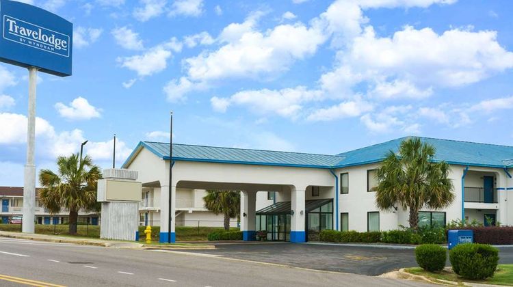 Travelodge by Wyndham Montgomery East Exterior