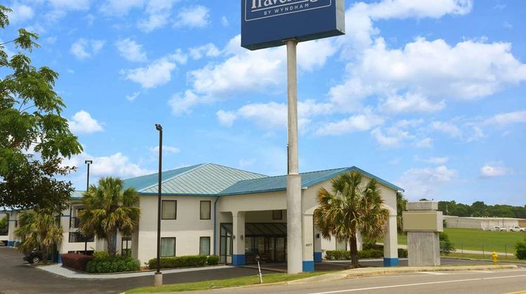 Travelodge by Wyndham Montgomery East Exterior