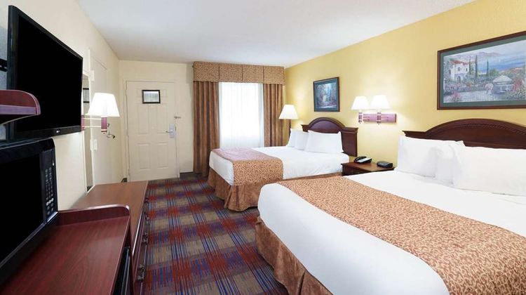 Travelodge by Wyndham Montgomery East Room