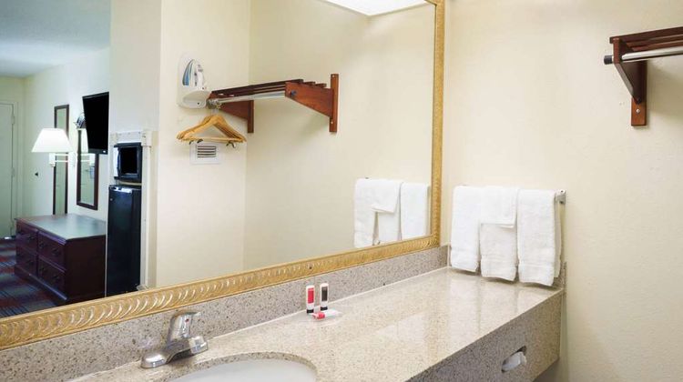 Travelodge by Wyndham Montgomery East Room