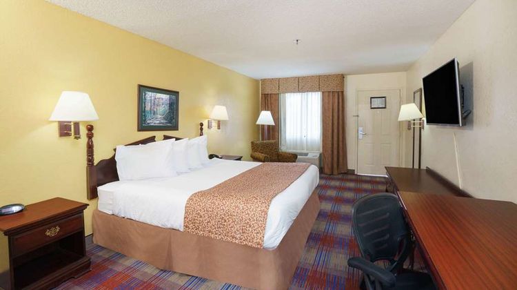 Travelodge by Wyndham Montgomery East Room