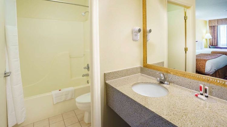 Travelodge by Wyndham Montgomery East Room