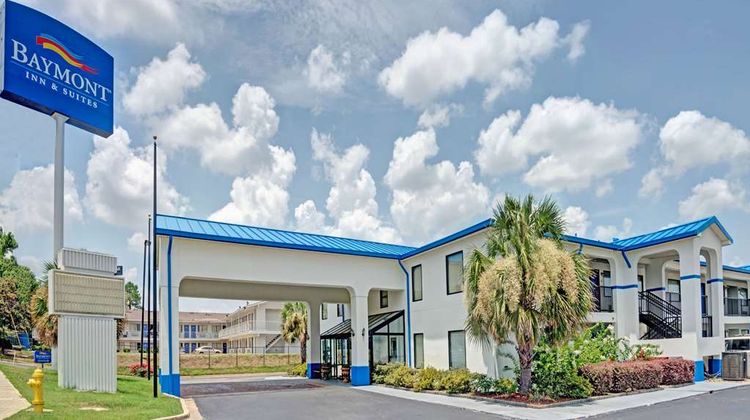 Travelodge by Wyndham Montgomery East Exterior