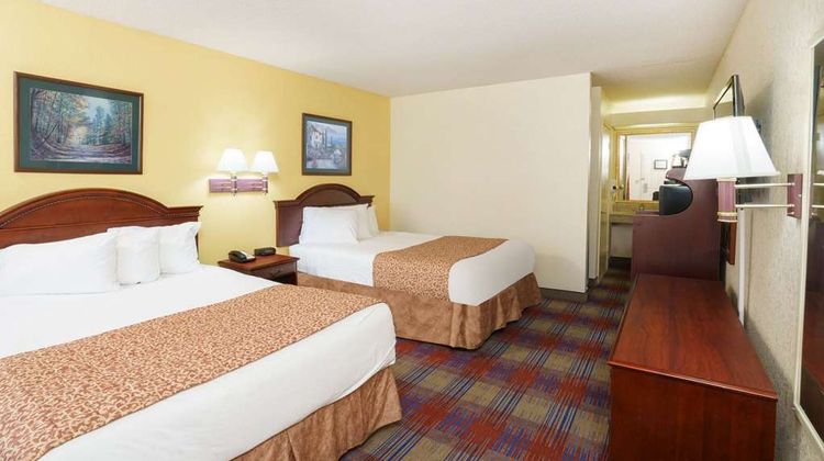 Travelodge by Wyndham Montgomery East Room