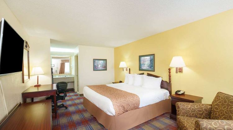 Travelodge by Wyndham Montgomery East Room