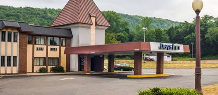 Days Inn Berlin Meriden Exterior