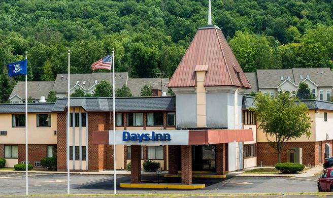Days Inn Berlin Meriden Exterior