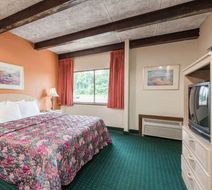 Days Inn Berlin Meriden Room